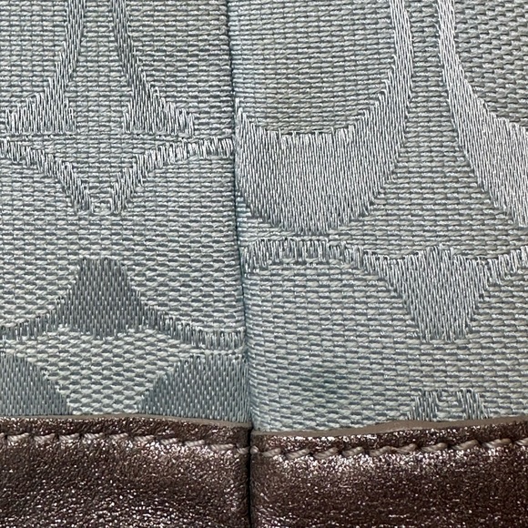 Stunning Coach Purse WITH Matching Wallet - Picture 5 of 16